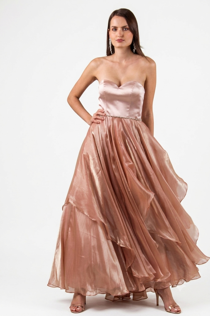 Vestido tafeta y organza, rosa palo con cristales bordados en cintura en venta