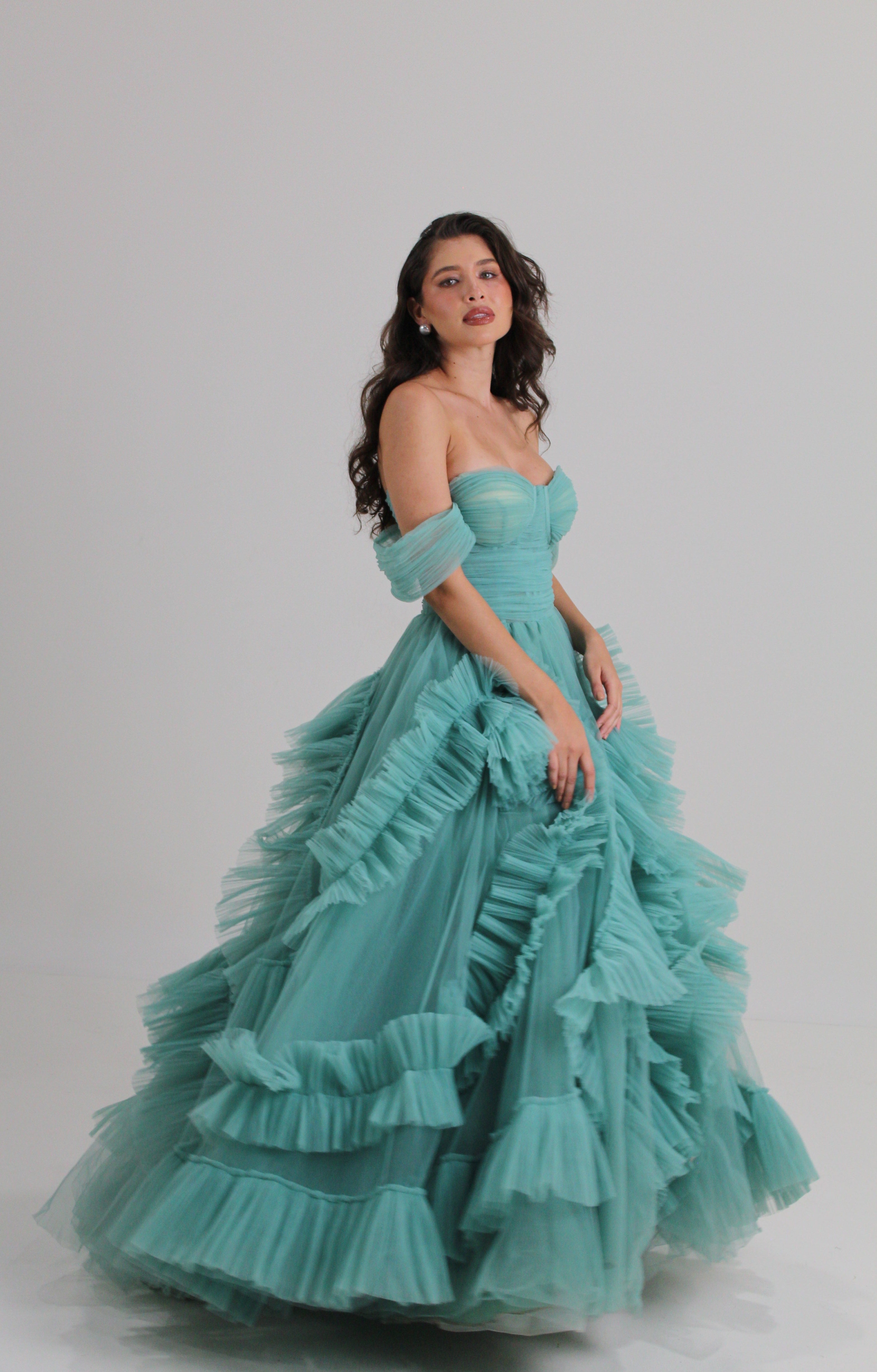 Vestido de importación turco, capas de tul con diseño de olanes color menta en venta