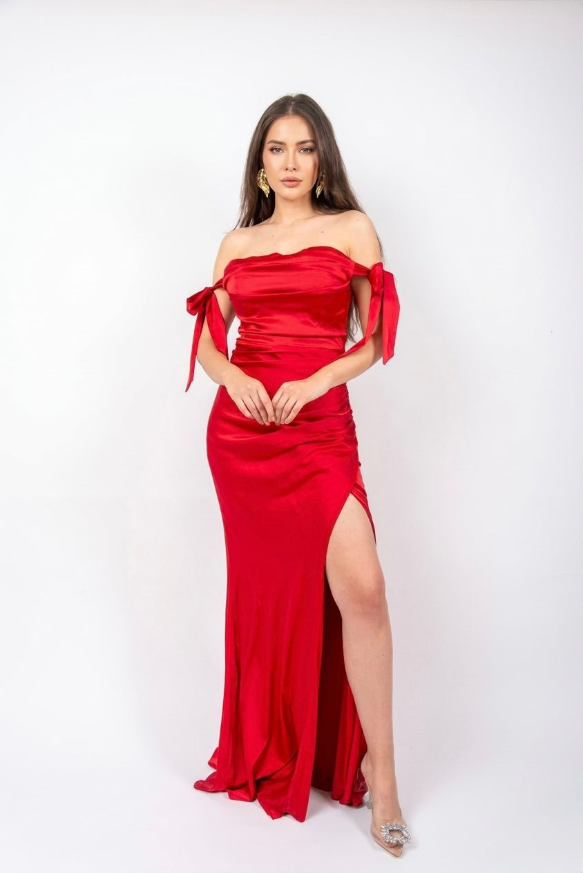 Vestido rojo, drapeado en busto, corte princesa en venta
