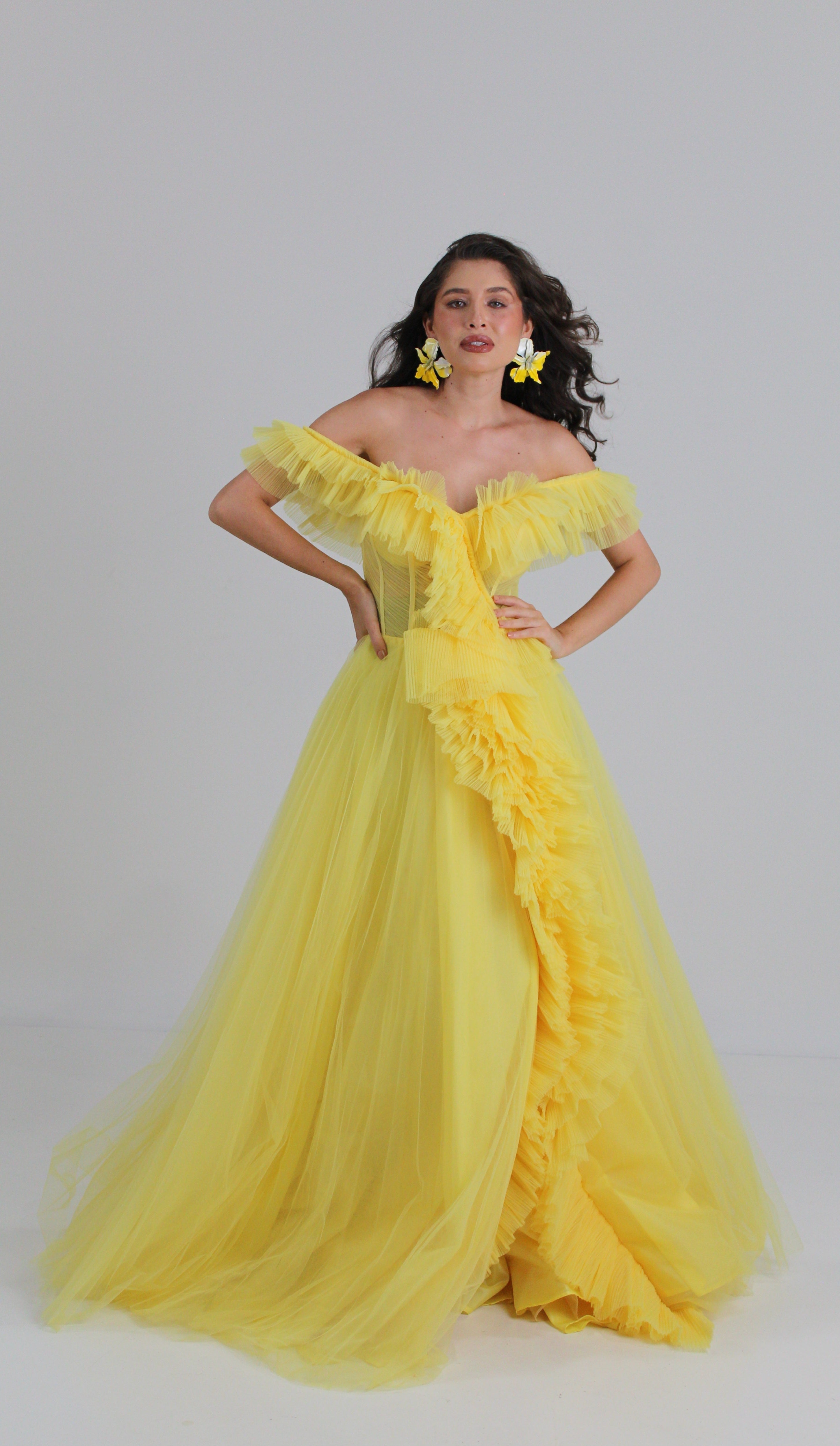 Vestido de mesh,  amarillo,  tipo corsette, corte princesa en venta