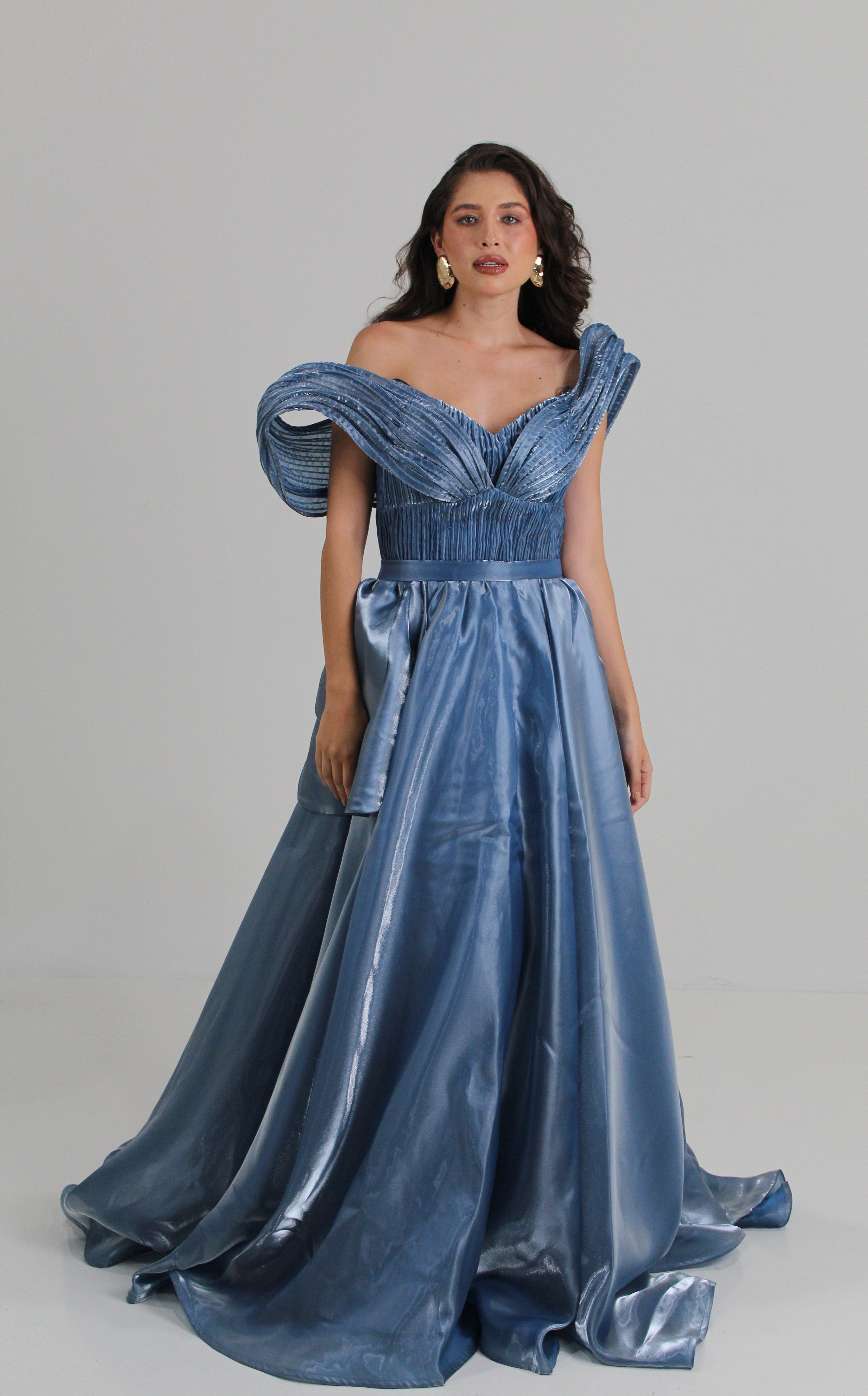 Vestido color steelblue, diseño en busto y hombros, corte princesa en venta