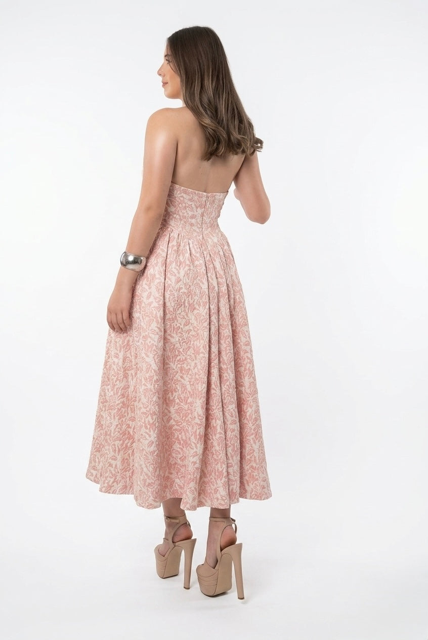 Vestido corte princesa, halter color baby pink estampado con textura en renta