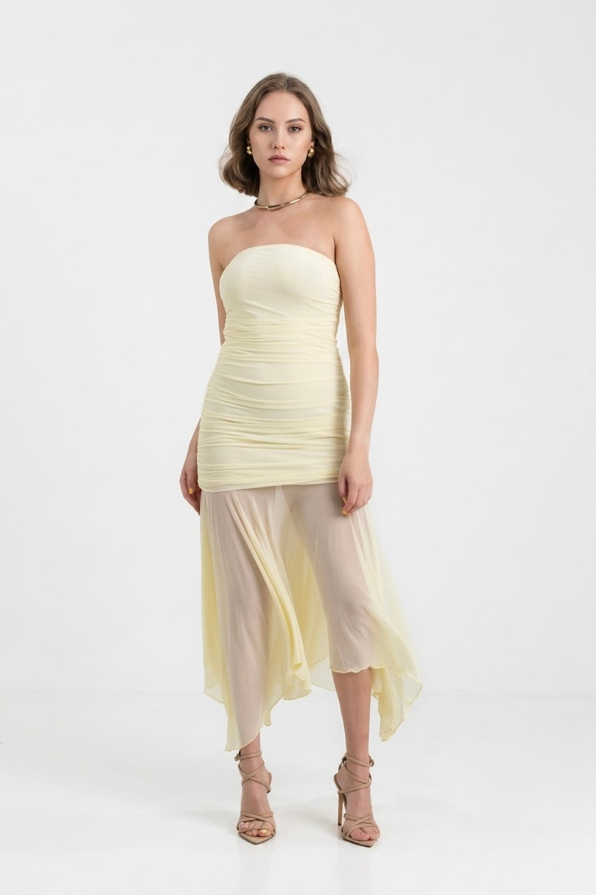 Vestido drapeado en dorso, tela mesh amarillo mantequilla en venta