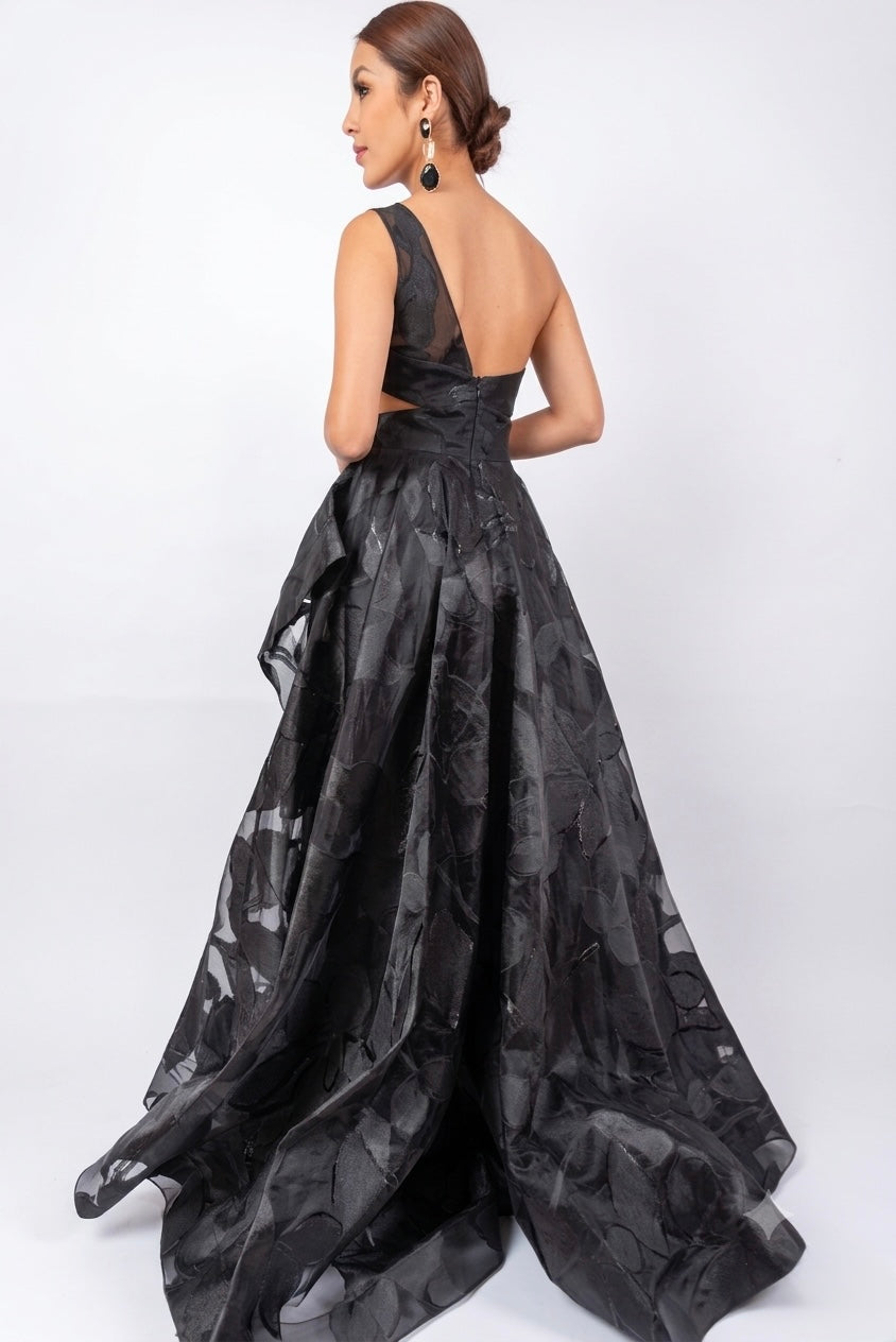Vestido de importación, negro diseño de un hombro y abertura en un costado, floral print en venta