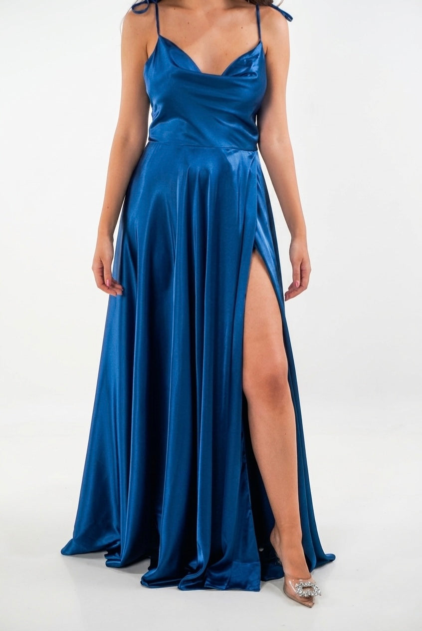 Vestido azul petróleo en satín diseño en línea a y escote cowl neck en renta